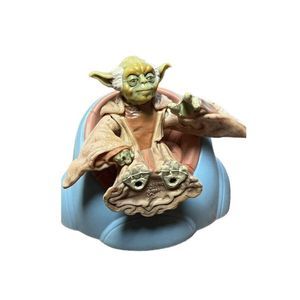 Modern Star Wars Yoda 3-3/4" Scale Action Figure With Counsel Chair